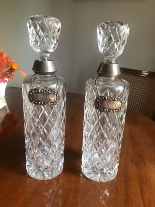 Set di 2 bottiglie in cristallo intagliato e argento