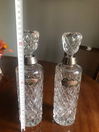 Set di 2 bottiglie in cristallo intagliato e argento