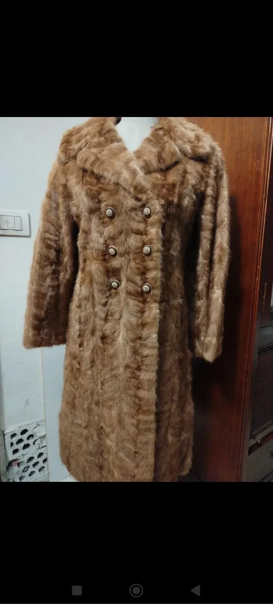 Abrigo de pelo largo marrón