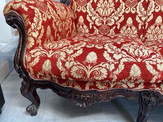 Divano rosso antico