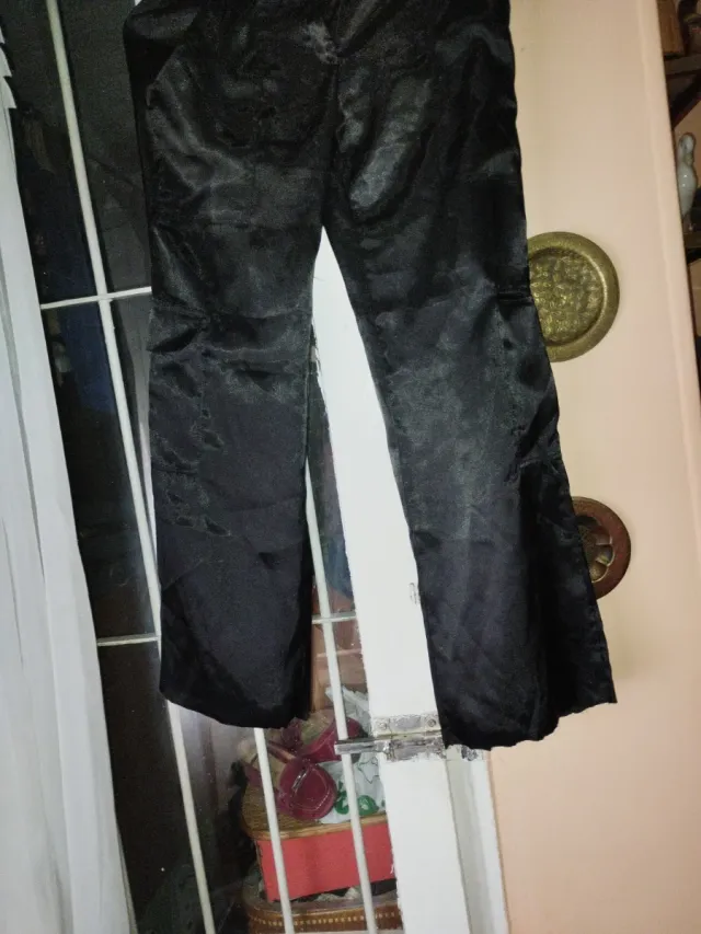 Pantalones negros satinados