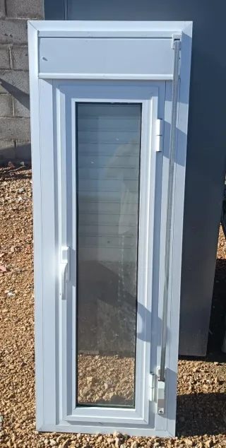 Ventana 45x135 con persiana