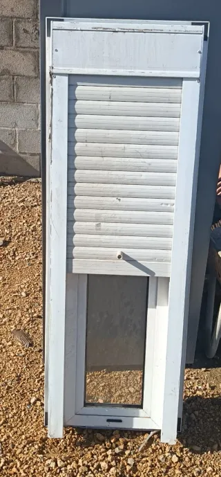 Ventana 45x135 con persiana