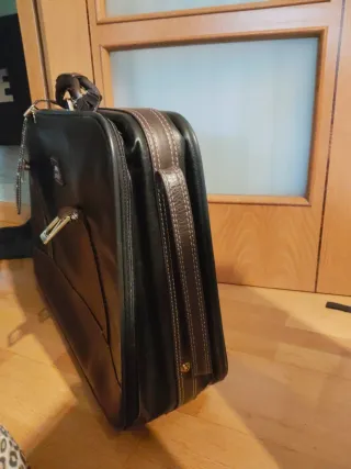 Maleta de viaje piel negra y marrón