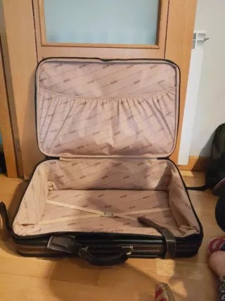 Maleta de viaje piel negra y marrón