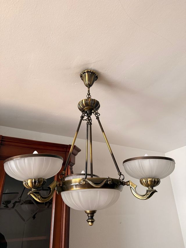 Lampada da soffitto dorata e in cristallo