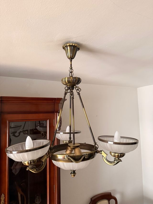 Lampada da soffitto dorata e in cristallo