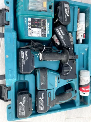 Maletín Makita con Cargador y Baterías.