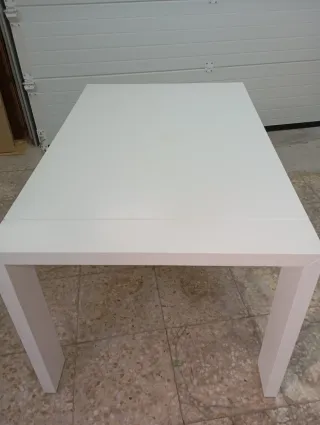 Mesa blanca de madera no es aglomerado,es madera l