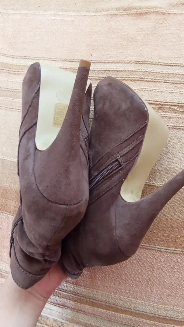 Botines tacón aguja marrones