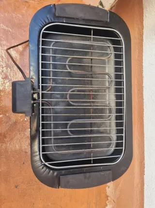 Grill elettrico nero con interruttore