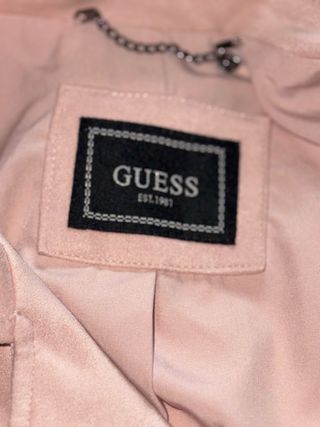 Chaqueta Guess ante rosa