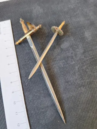 Abrecartas decorado. Mini espadas antiguas