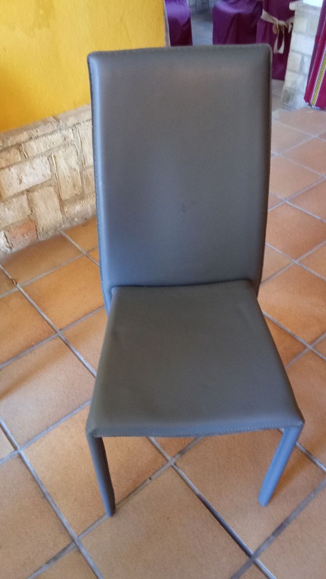 Sillas modernas tapizadas en polipiel gris