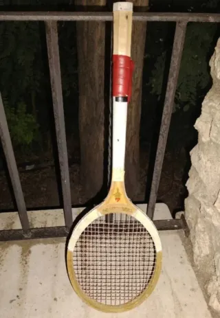 Raqueta de tenis vintage