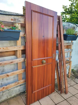 Puerta blindada madera