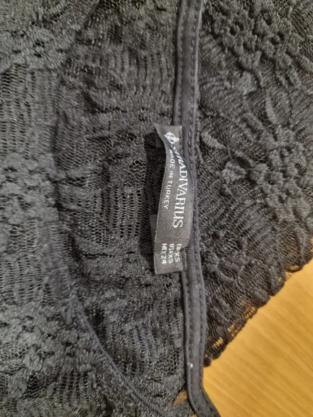 Camiseta Stradivarius calada negra Talla XS