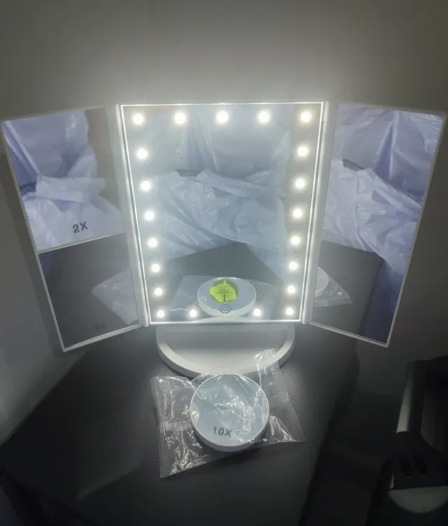 Specchio per trucco LED con ingrandimento