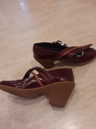 Zapatos Camper charol granate mujer