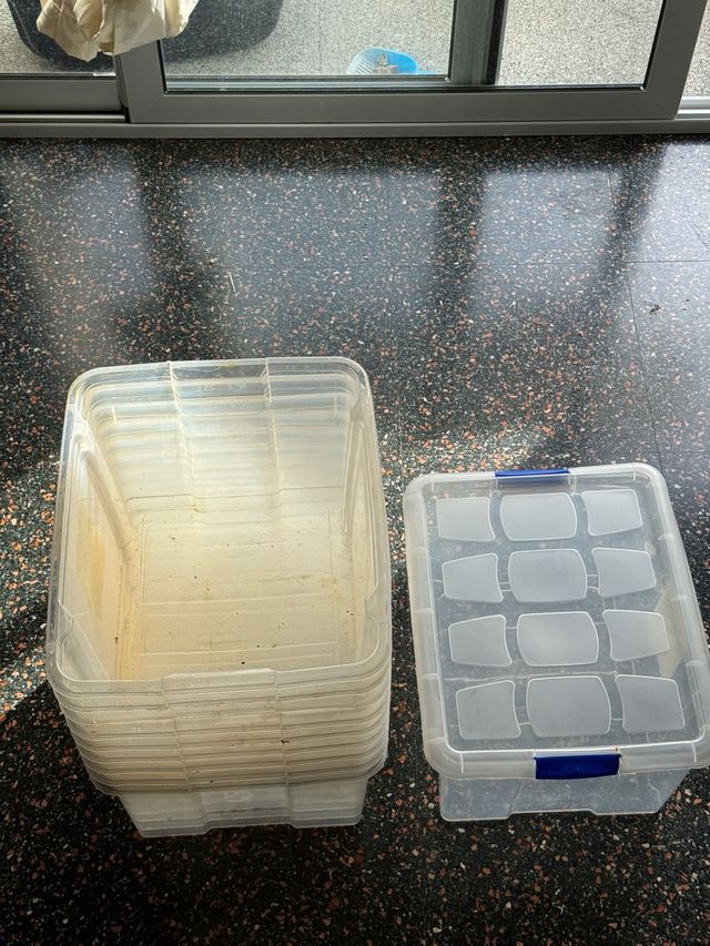 Baúles de plástico transparentes apilables