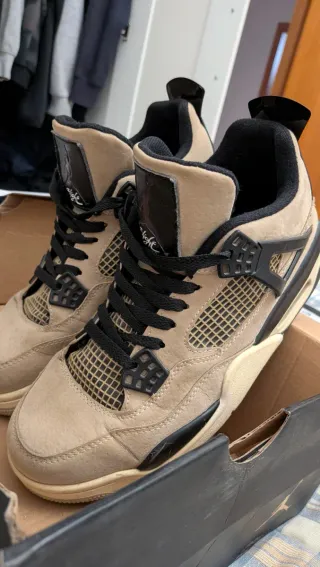 Jordan 4 Beige/Nero