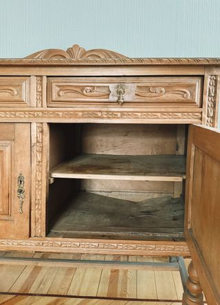 Taquillón antiguo madera maciza tallada