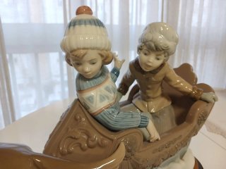 Figura Lladró Perro y Niños Trineo