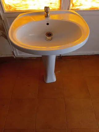 Lavabo de porcelana blanco
