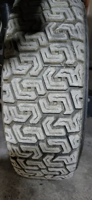 Ruedas de tierras pirelli