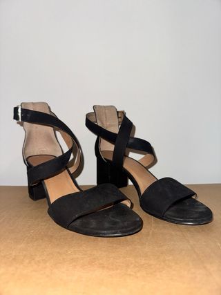 Sandali neri tacco largo con lacci intrecciati