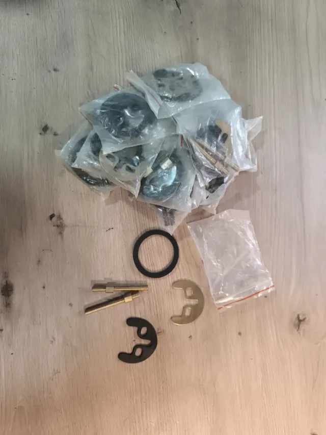 12 Kits de  fijación grifo monomando.