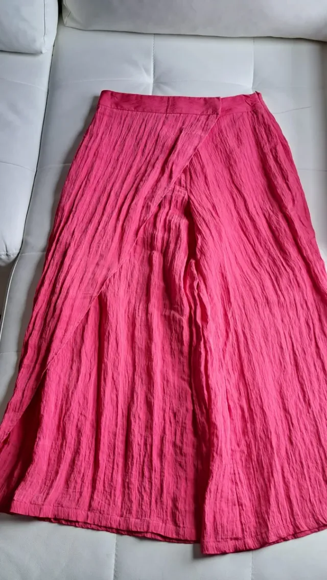 Falda-pantalon larga fucsia arrugada, tipo pareo