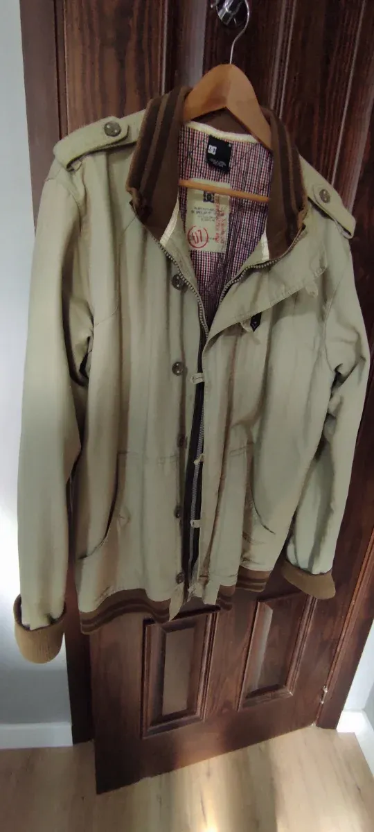 Cazadora DC Shoes Beige