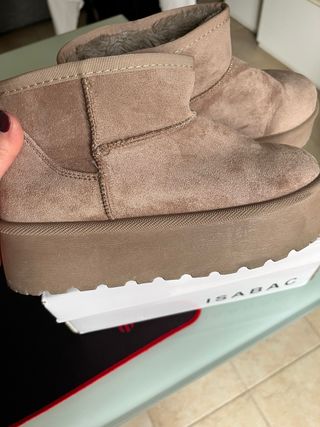 ISABAC Stivaletti Bassi Pelosi Beige/Marrone