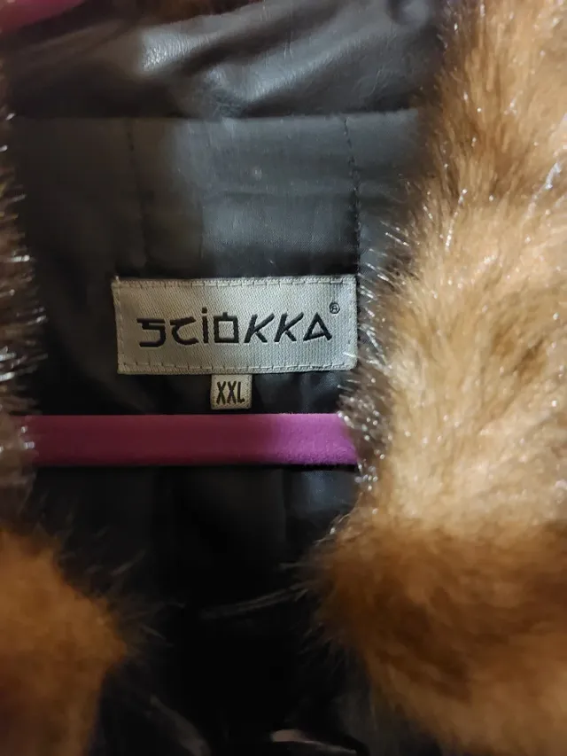 Giaccone donna nero in finta pelle con pelliccia