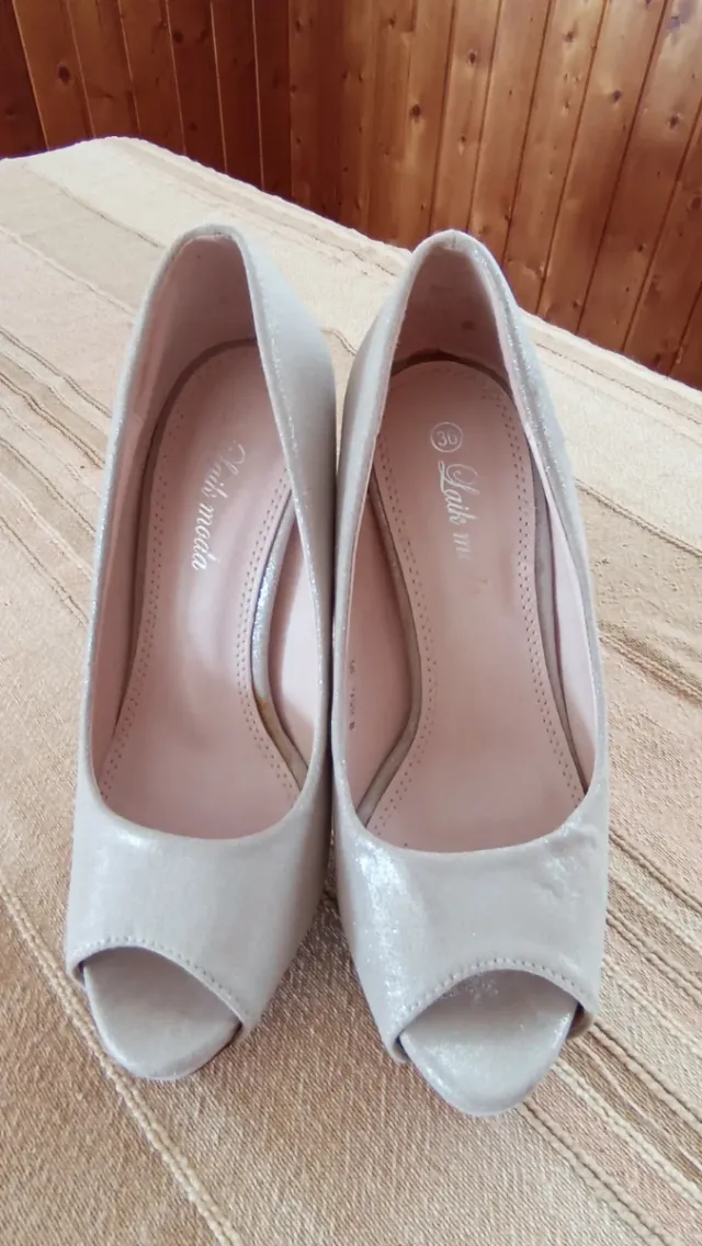 Tacones beige pedrería Talla 36