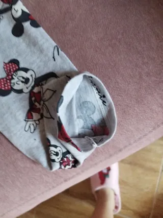 Pantalones grises con estampado Minnie Mouse