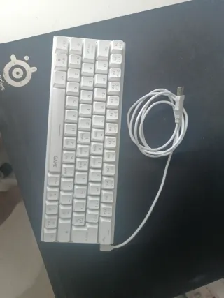 Teclado Mecánico 60% Blanco RGB