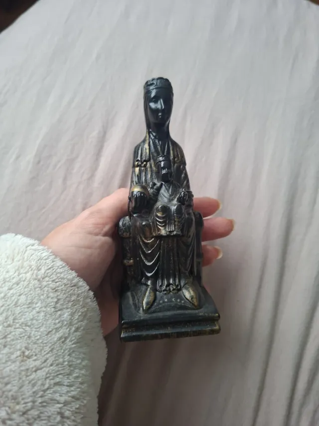 Figura della Vergine di Montserrat