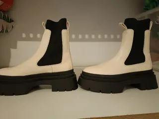 Botines Chelsea plataforma blancos y negros T37