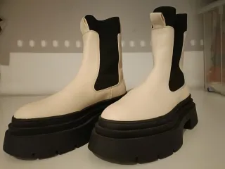 Botines Chelsea plataforma blancos y negros T37