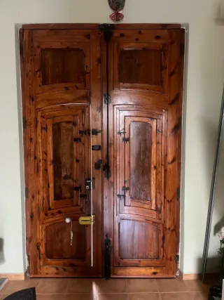 Puerta de madera mobila restaurada