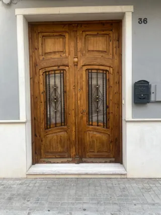 Puerta de madera mobila restaurada