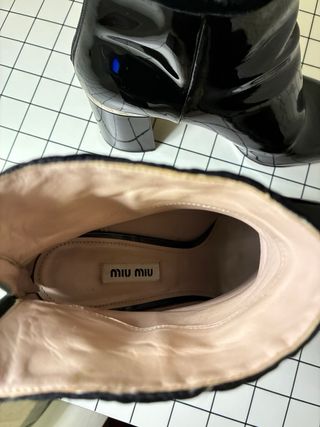 Tronchetti Miu Miu neri vernice tacco