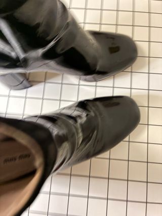 Tronchetti Miu Miu neri vernice tacco