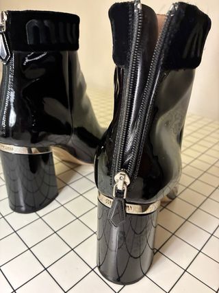 Tronchetti Miu Miu neri vernice tacco