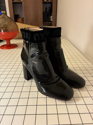 Tronchetti Miu Miu neri vernice tacco