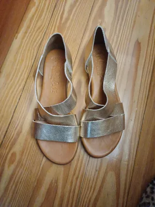 Sandalias doradas talla 38 de piel