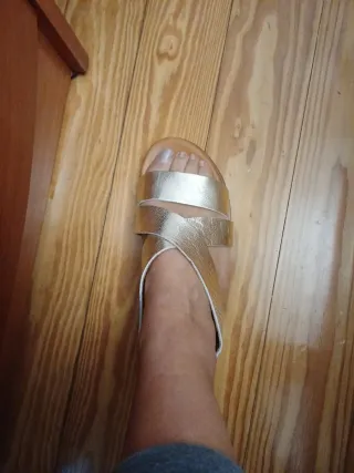 Sandalias doradas talla 38 de piel