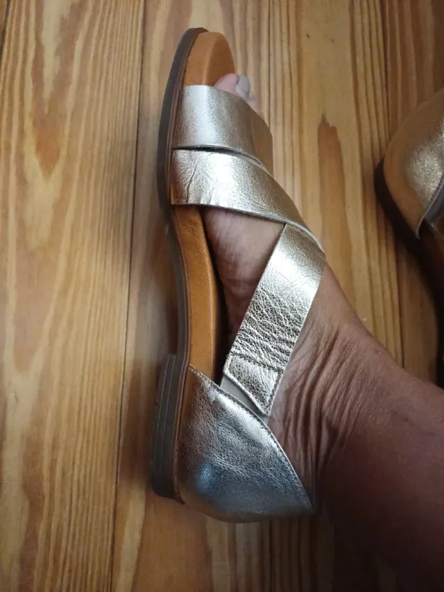 Sandalias doradas talla 38 de piel